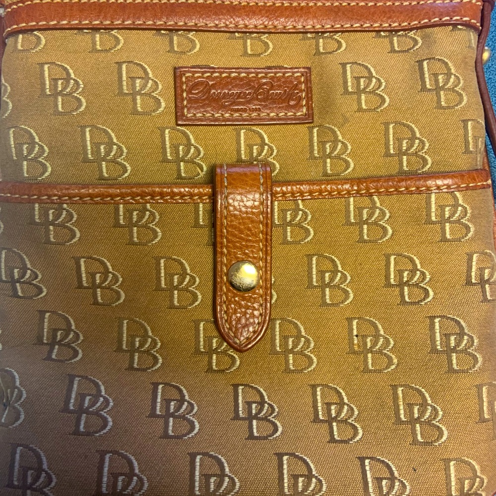 Shoulder/crossbody tan Dooney and Bourke vintage purse